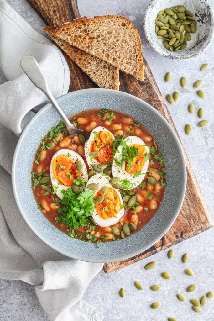 Jajka na fasolce w sosie pomidorowym-2