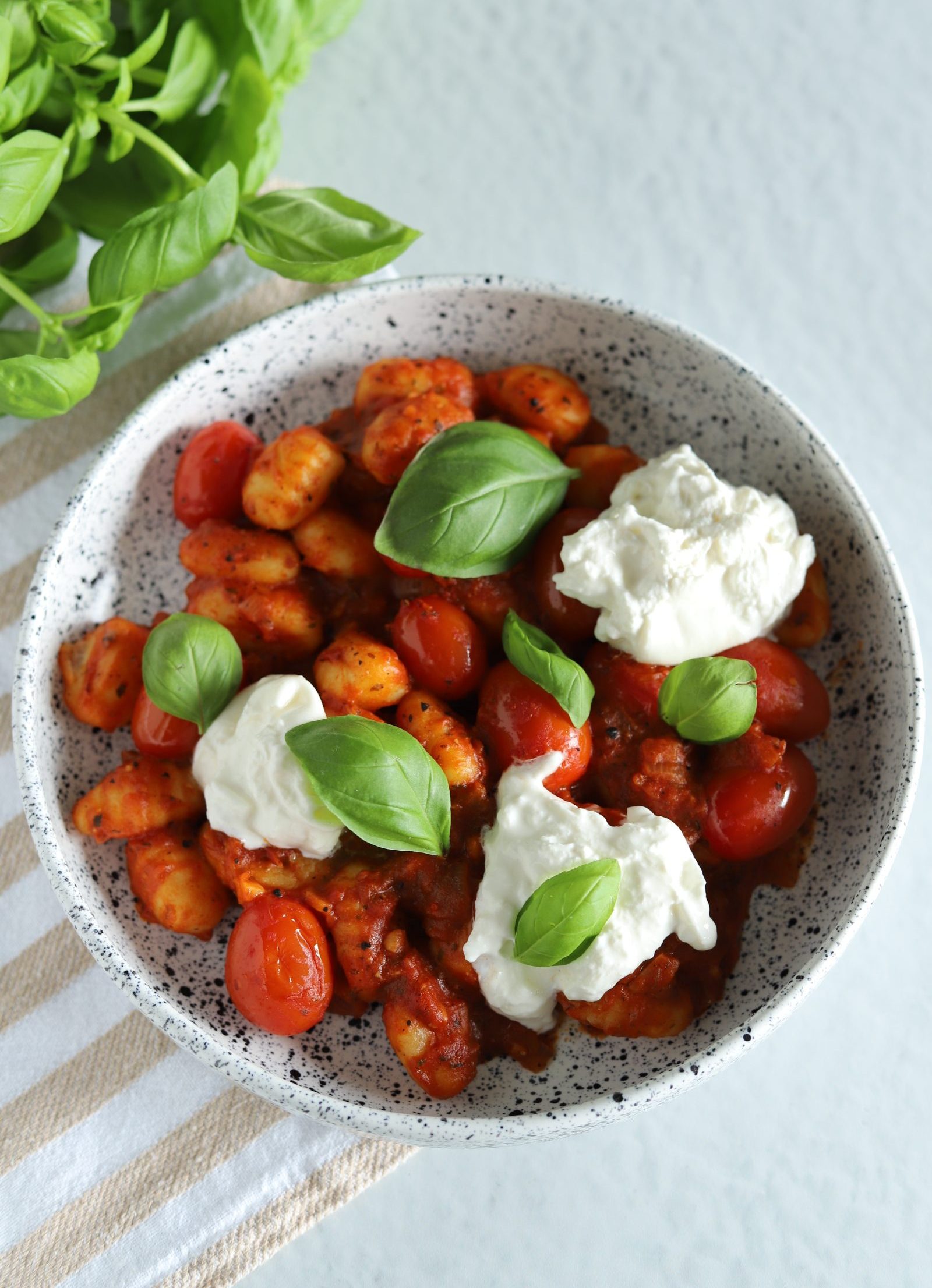 Pomidorowe gnocchi z burratą